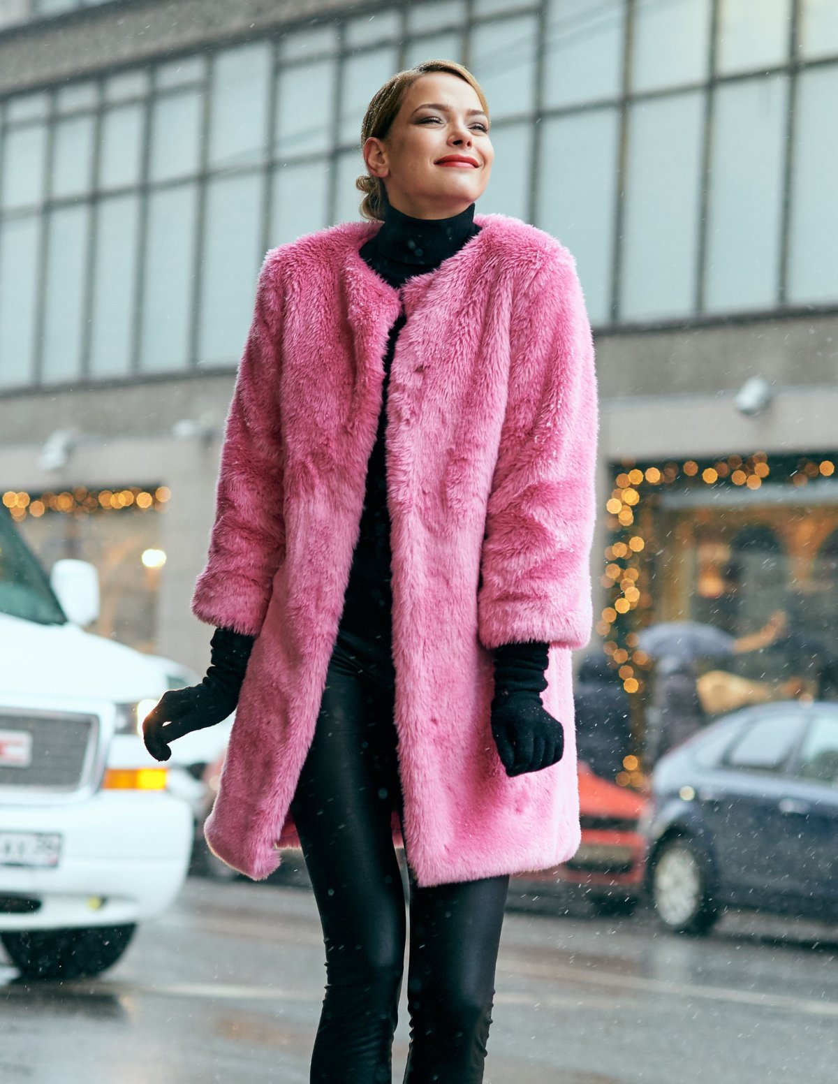 Плюшевое пальто розовое