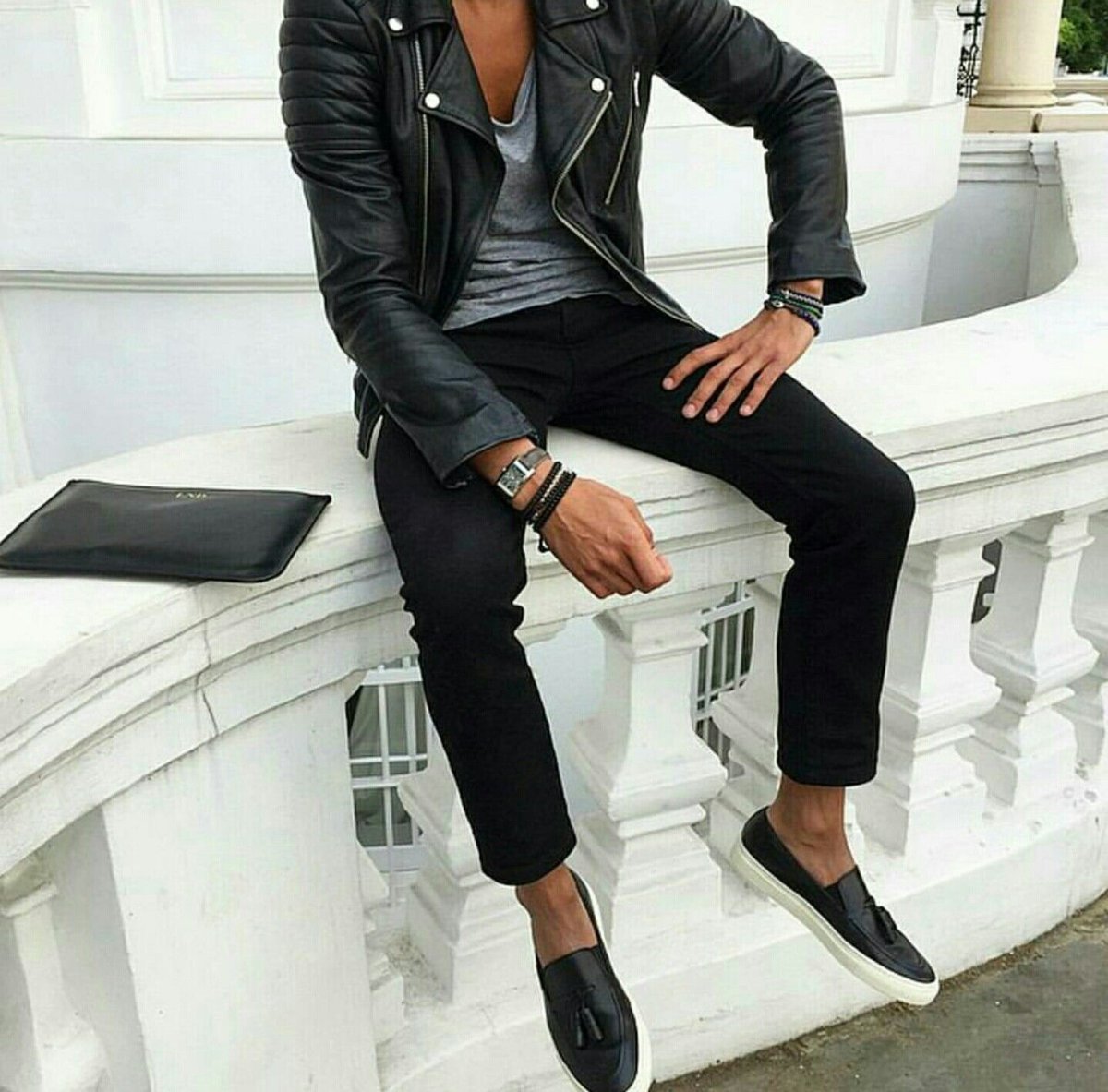 Рубашка к синим брюкам