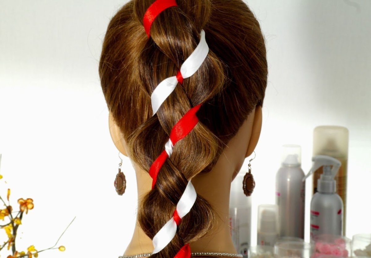 Коса с лентой