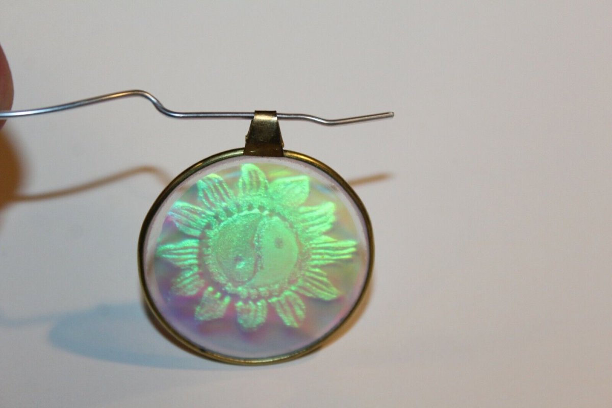 Кулон голограмма