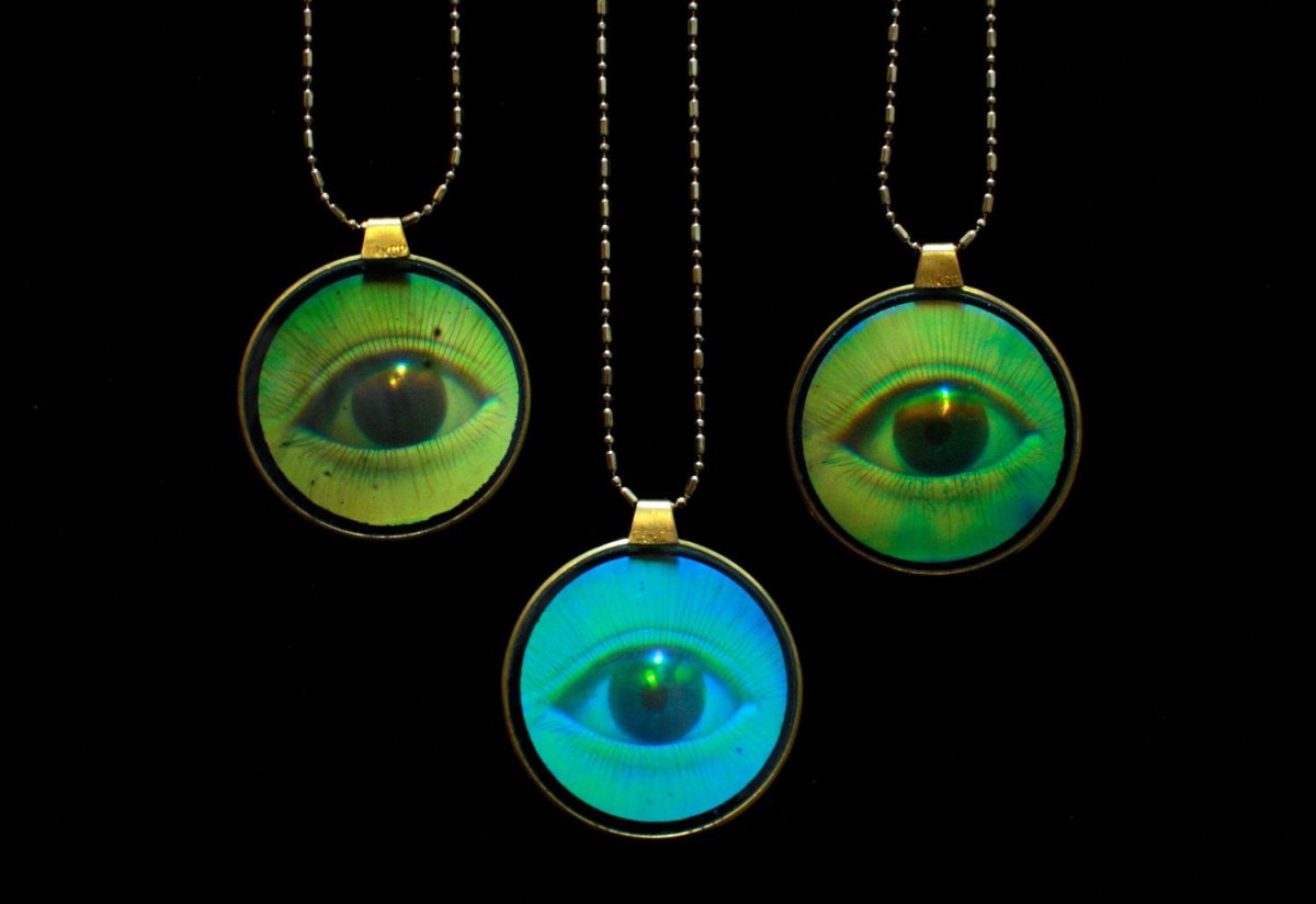 Голографический кулон