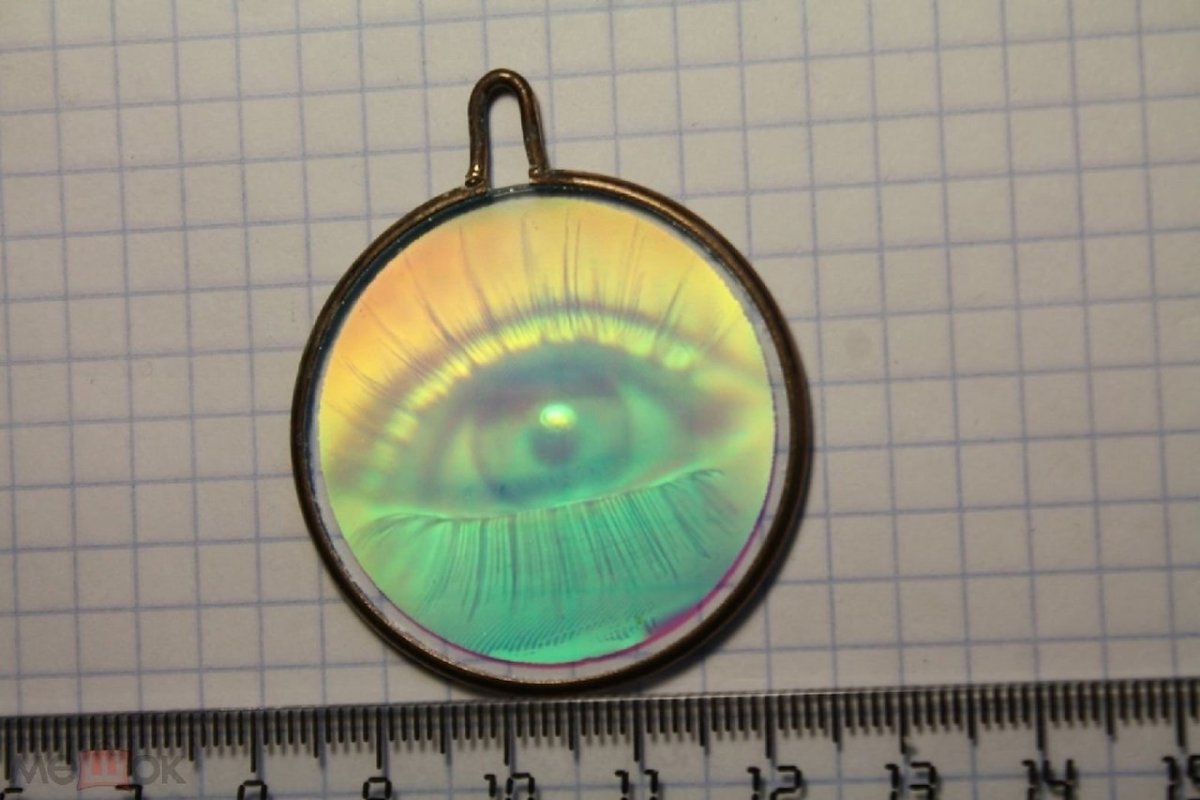 Кулон с глазом из 90-х