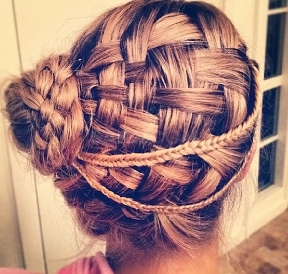 Свадебный прическа неординарно