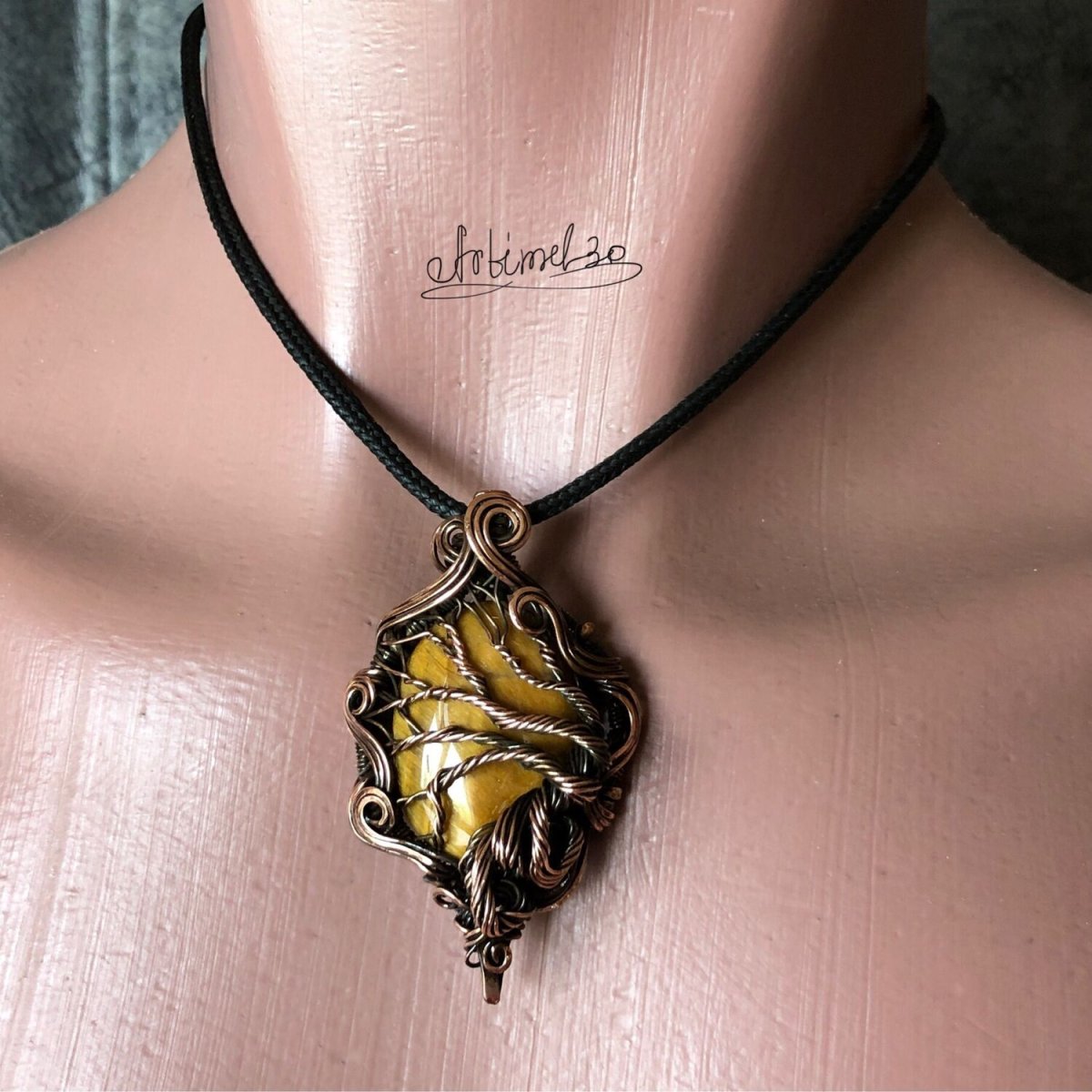 Желтый обсидиан