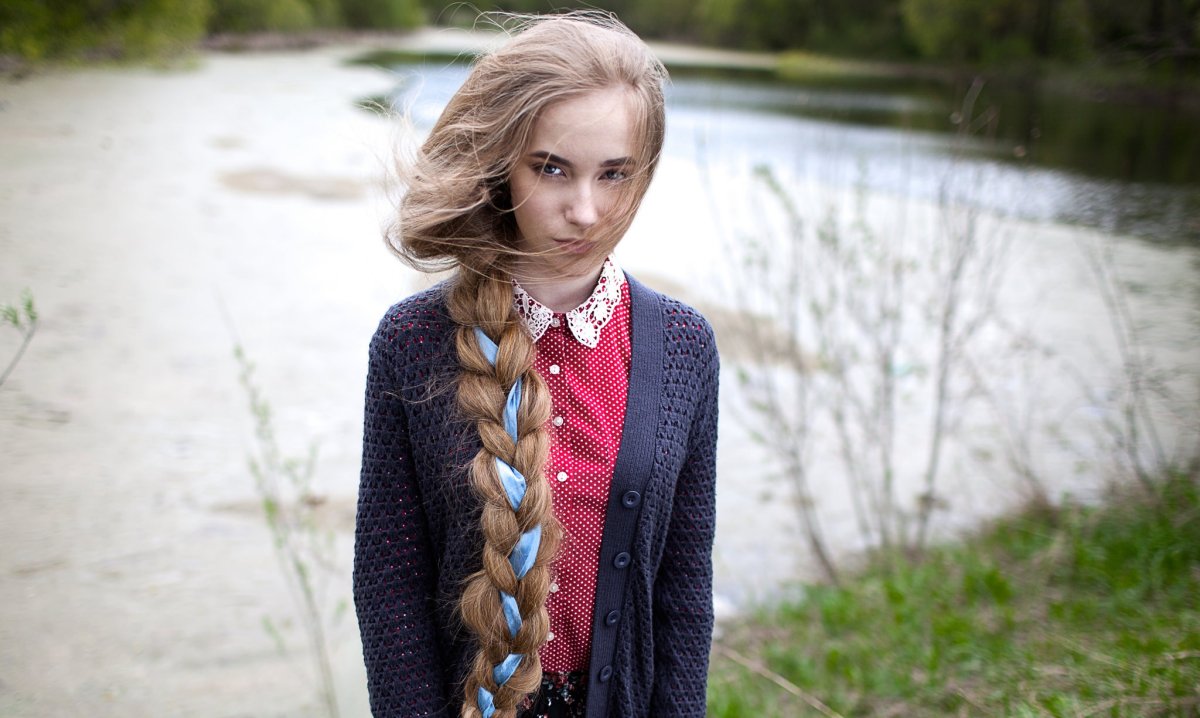 Пепельные волосы в косе