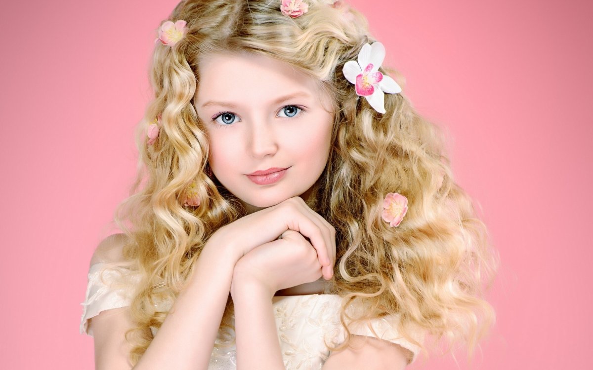 Прическа с кудрями для девочки