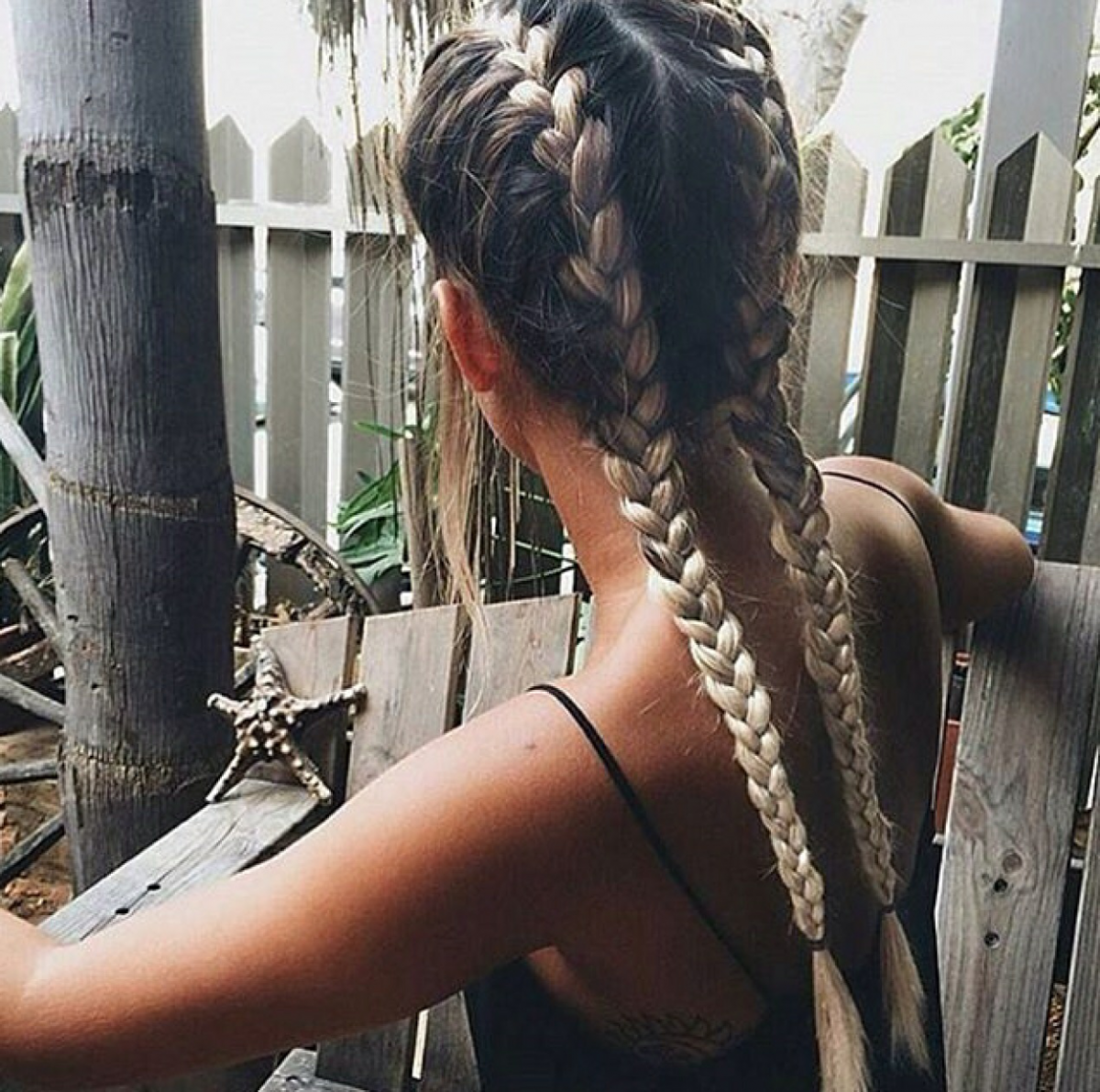 Девушки блондинки с косичками