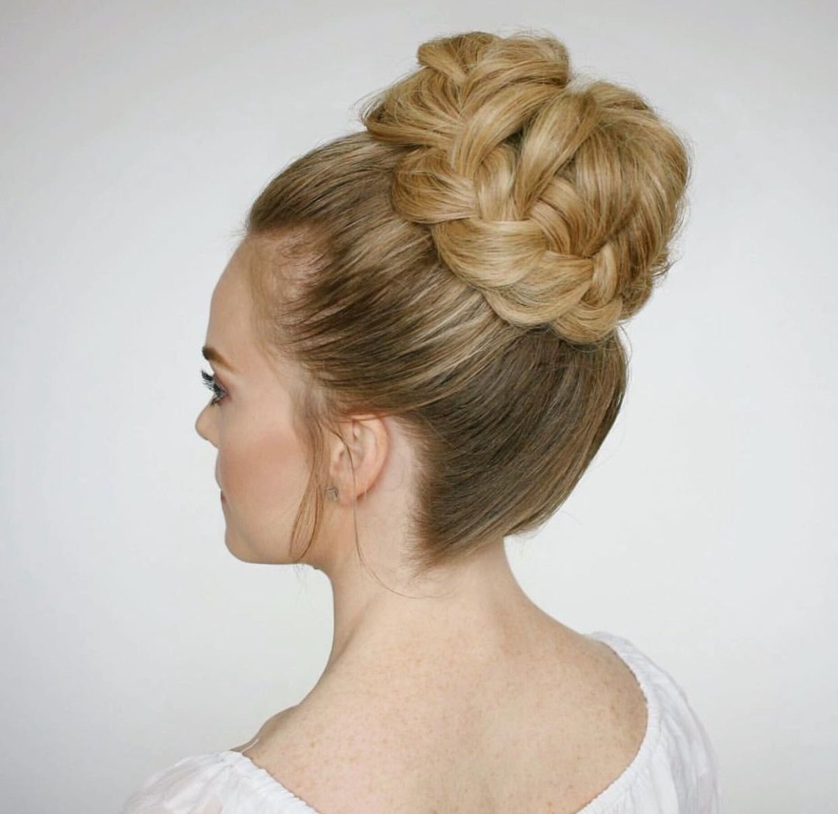 Высокие прически с косами