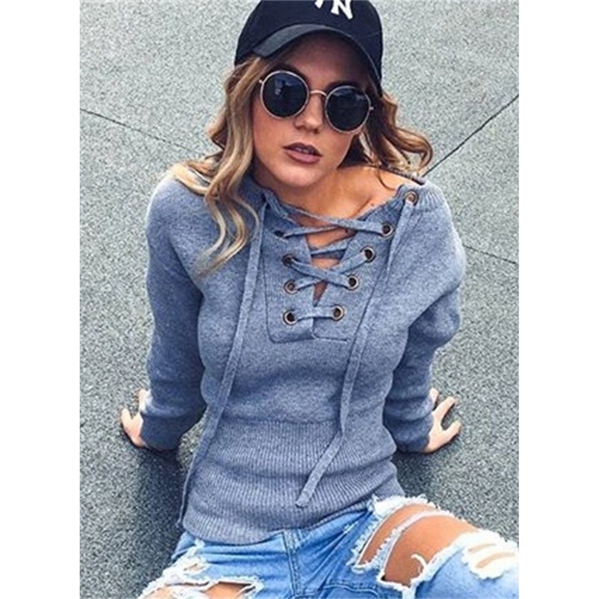 Девушка в кофте