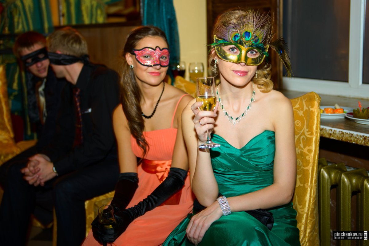 Вечеринка в стиле маскарад
