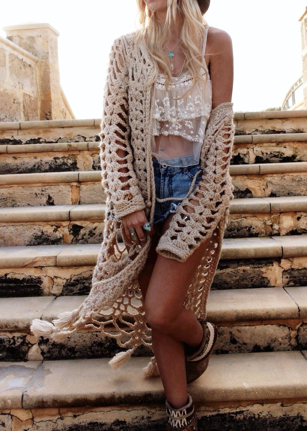 Вязаная шаль в стиле бохо