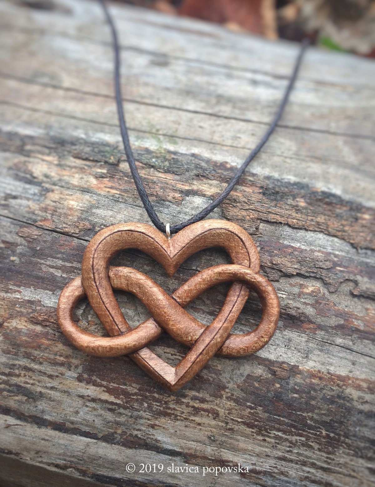 Деревянный амулет сердце