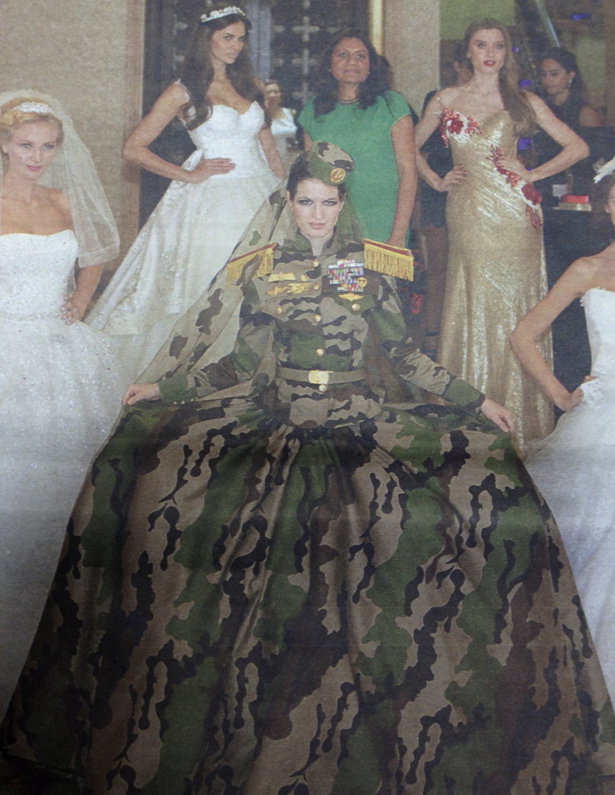 Свадебное платье в военном стиле