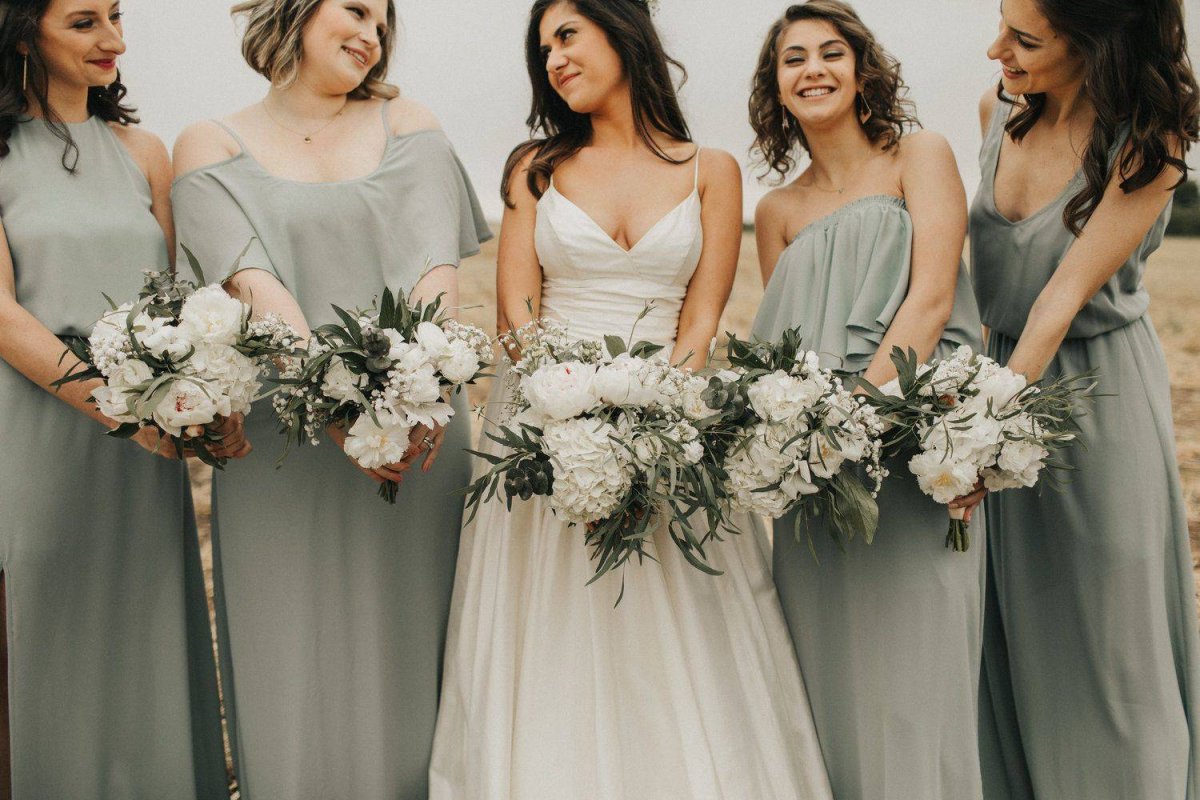 Зеленые платья подружек невесты