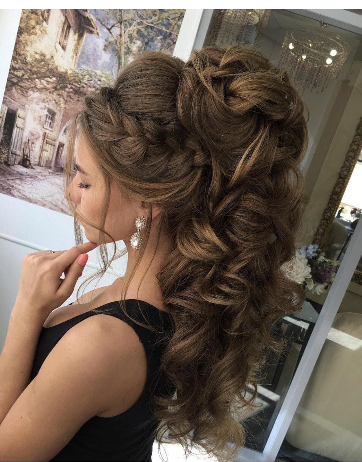 Высокая прическа с локонами