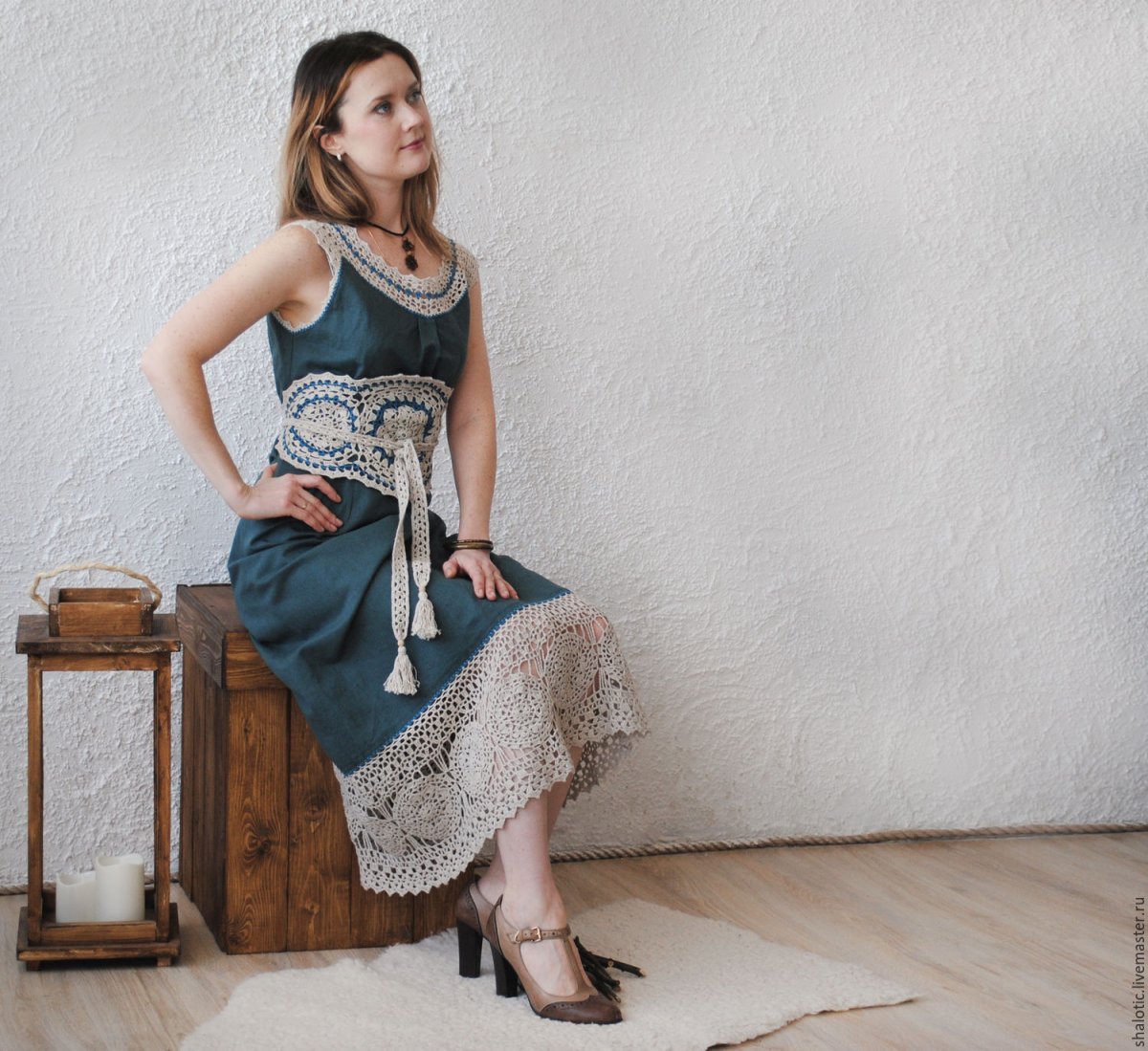 Льняное платье с кружевом