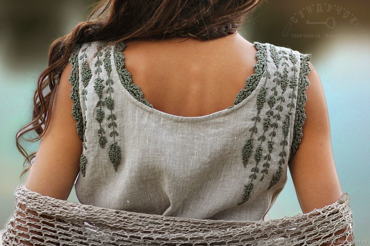 Вышивка на вязаном платье