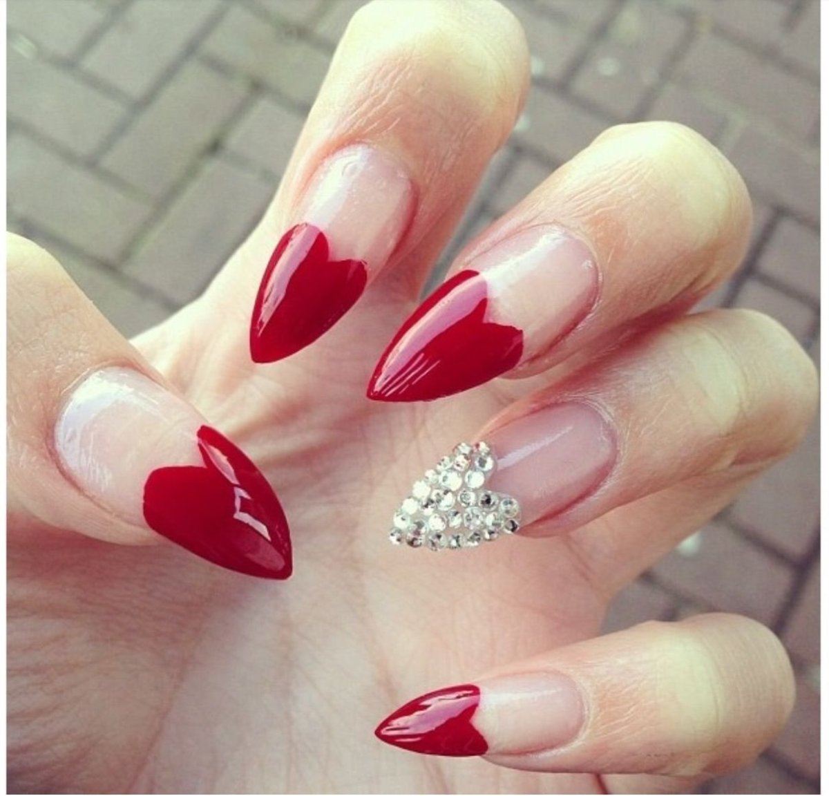 Оранжевый френч на ногтях овальной формы