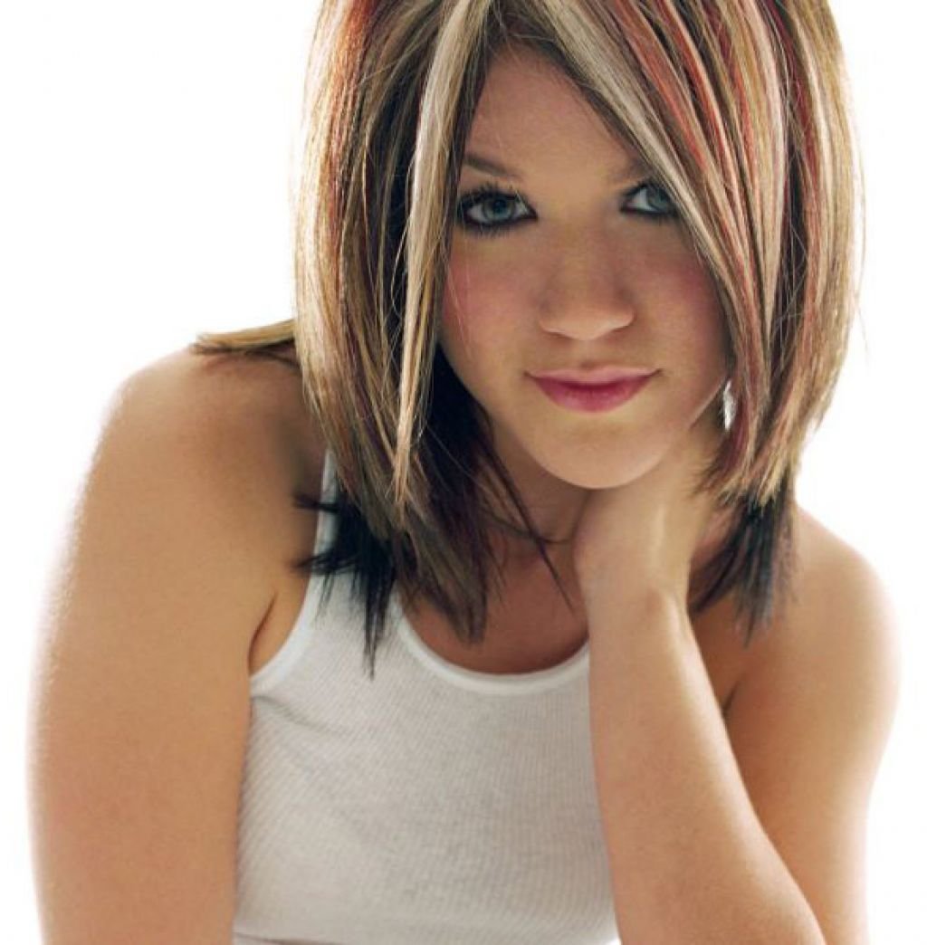 Светлые пряди на коротких волосах