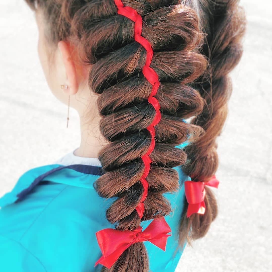 Коса с лентой