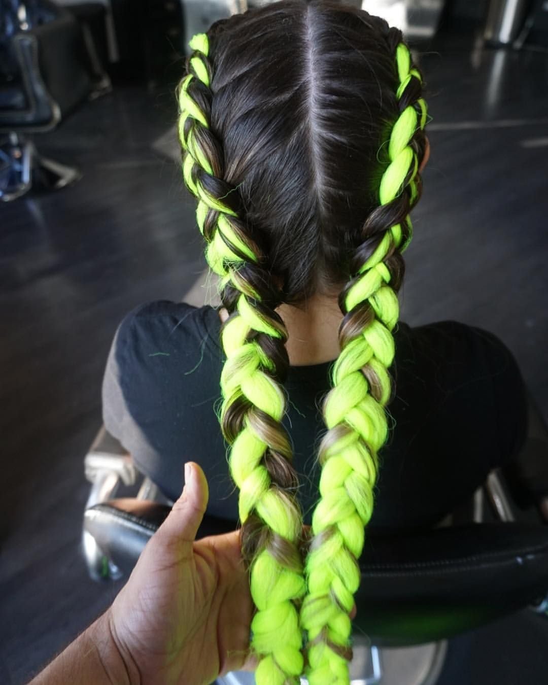 Дракончики прическа