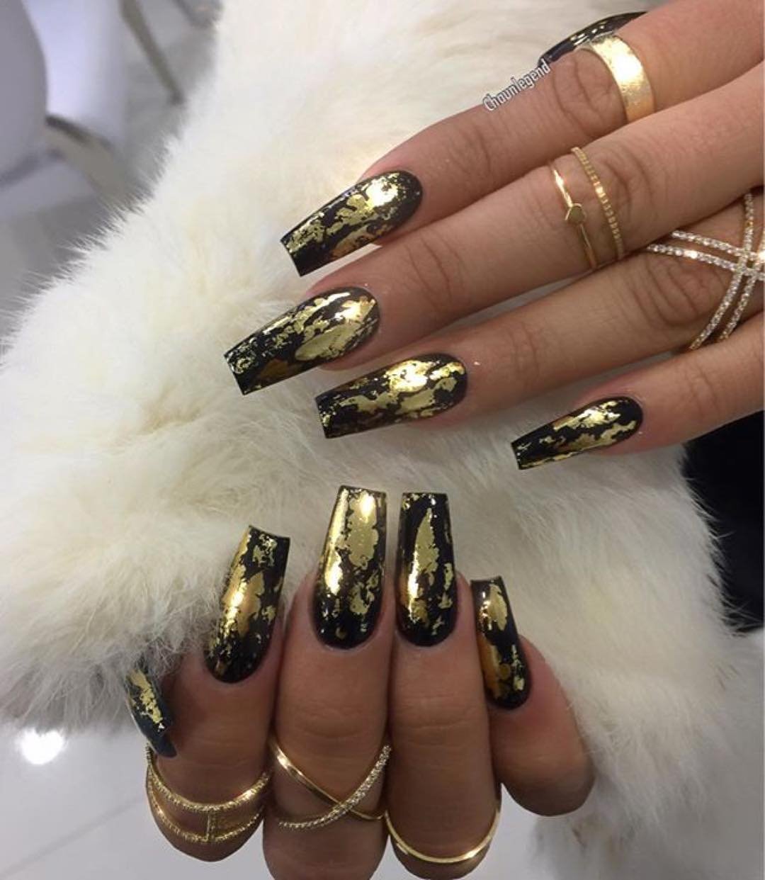 Маникюр с золотом на длинные ногти