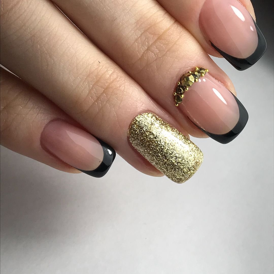 Маникюр жёлтый с чёрным