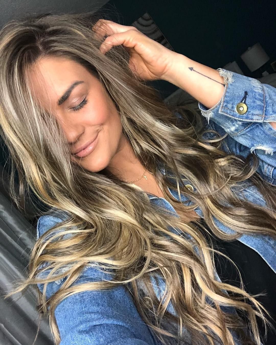 Красивое светло коричневое окрашивание волос