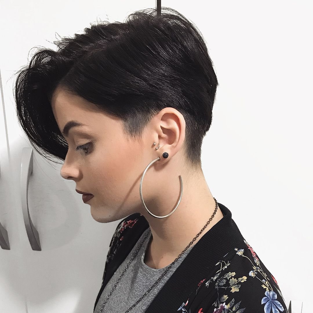 Стрижка шапочка с выбритым затылком