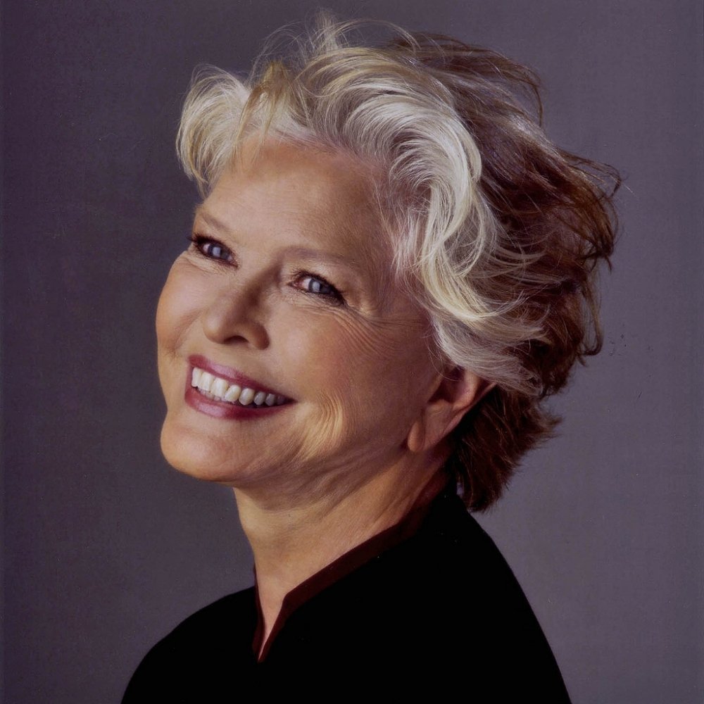 Стрижка Гарсон Пикси на короткие волосы для женщин после 50