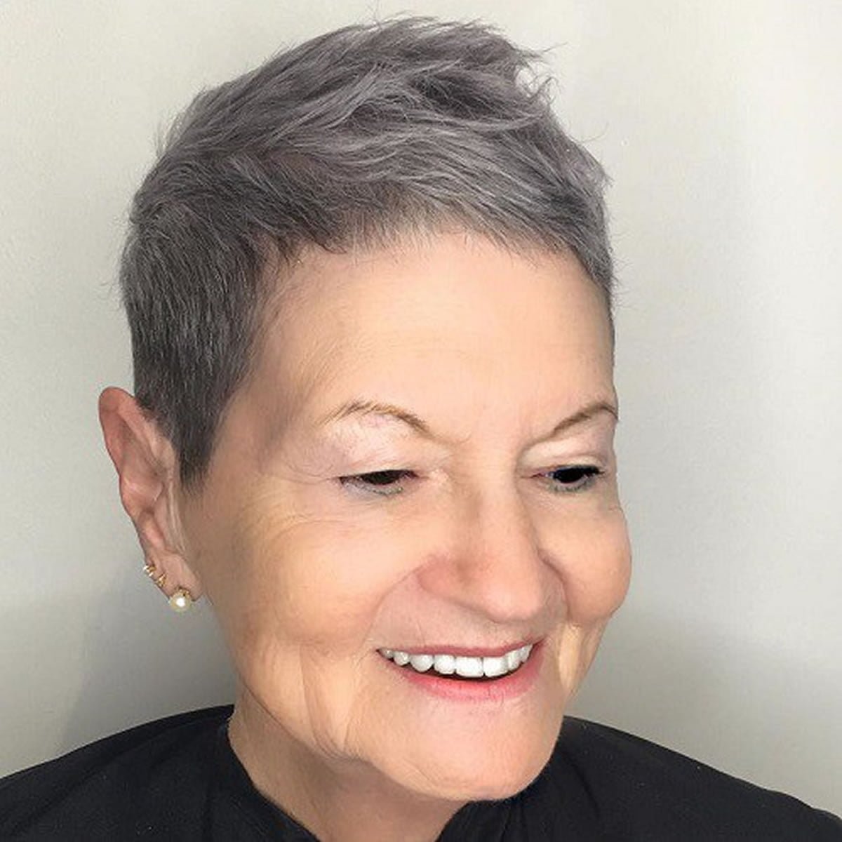 Очень короткие стрижки для пожилых женщин