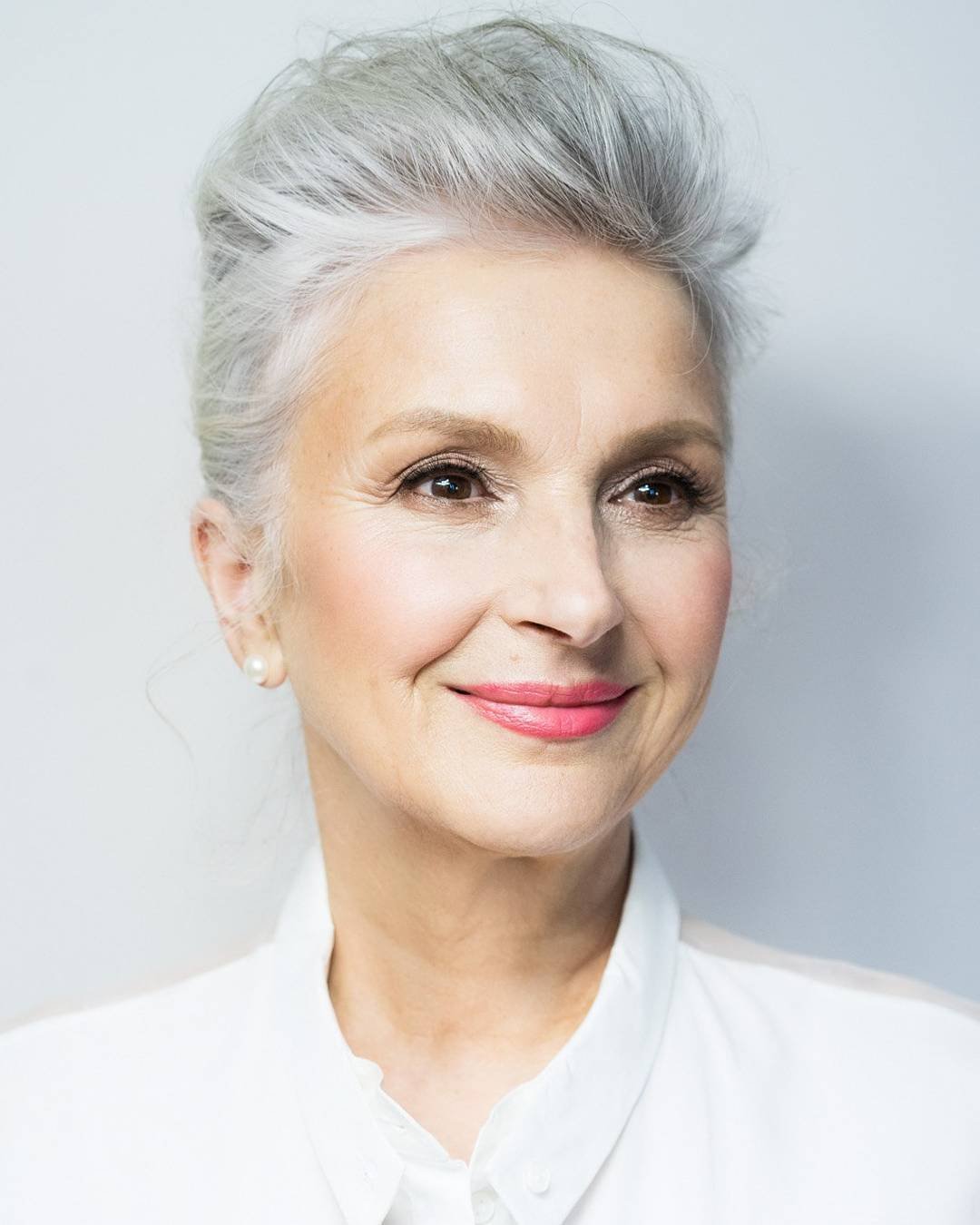 Причёска Боб на короткие волосы с проседью