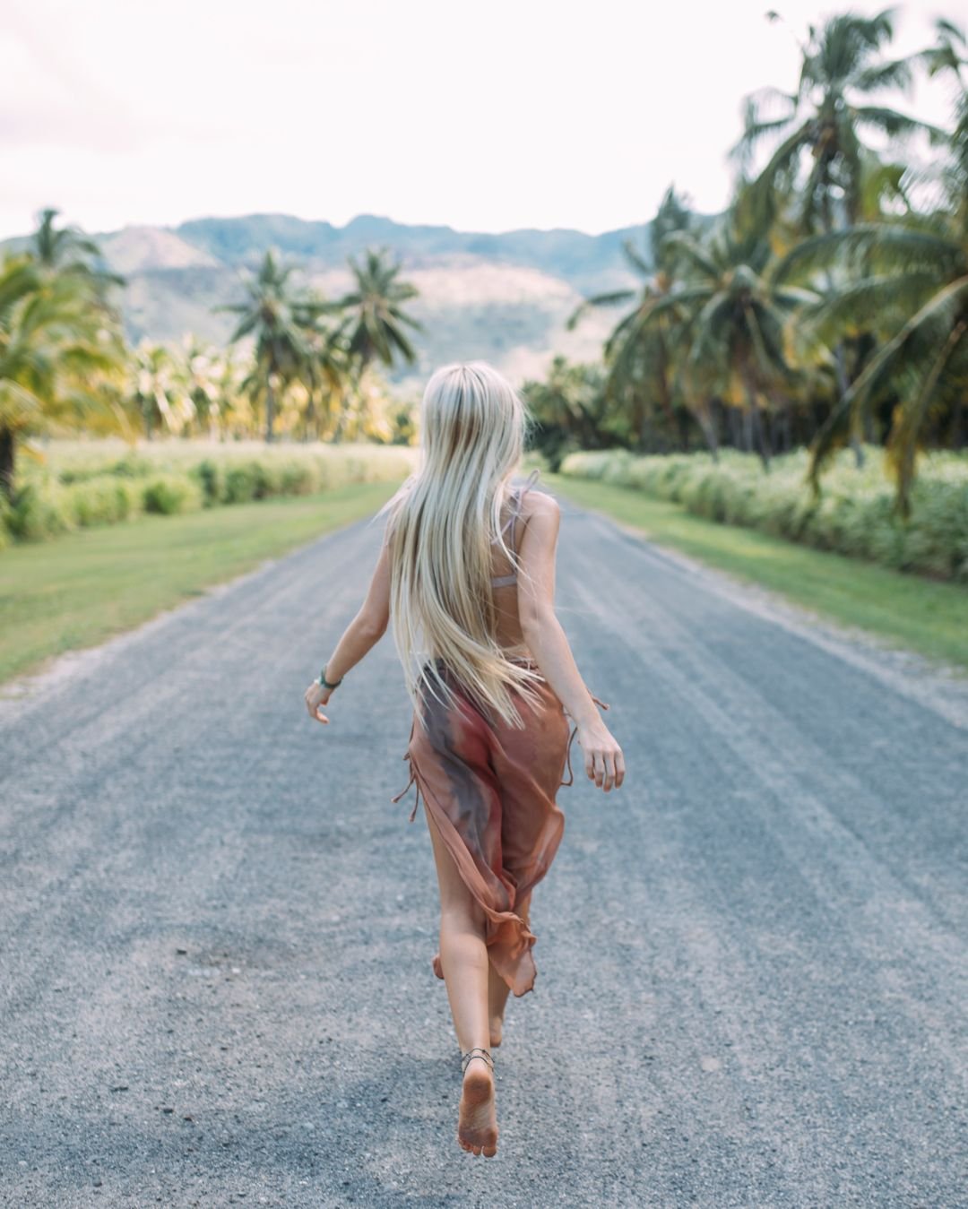 Сесиль Веллемберг босиком