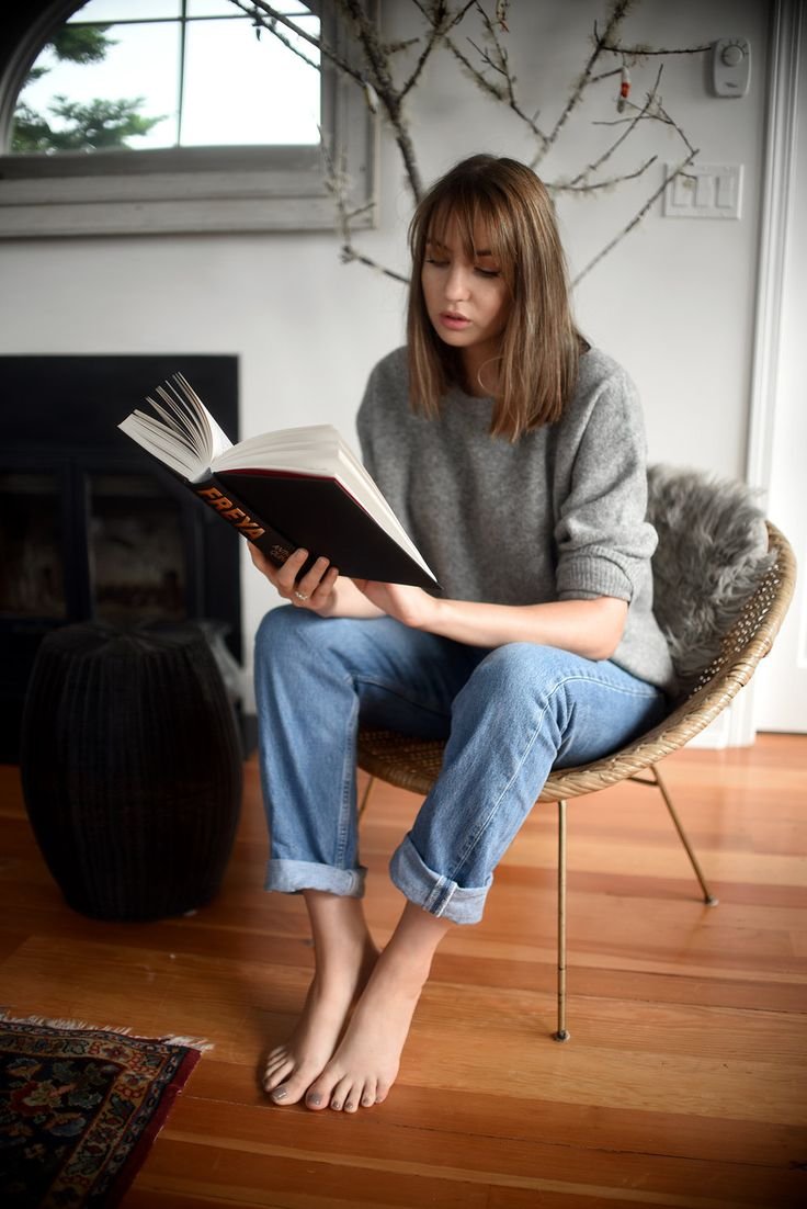 Яна Ляхович босиком