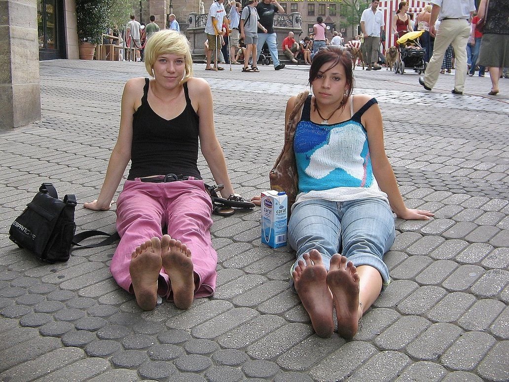 Мия Уинтерс босиком