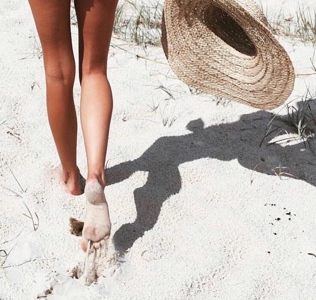 Парни босиком в городе