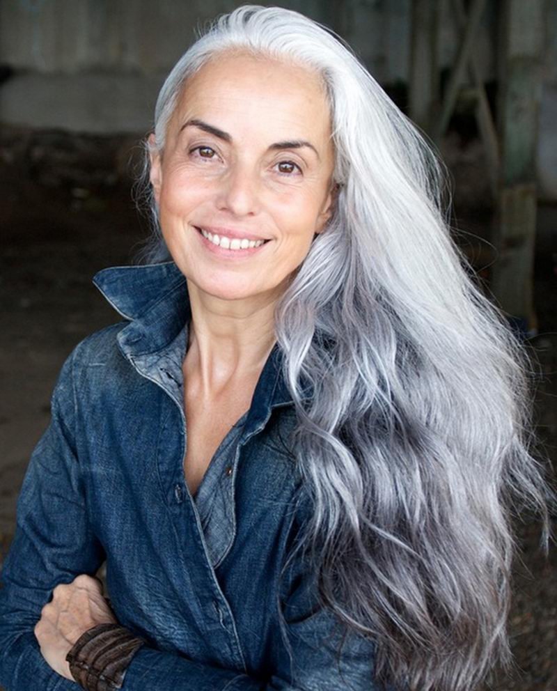 Модель 60 лет Ясмина Росси