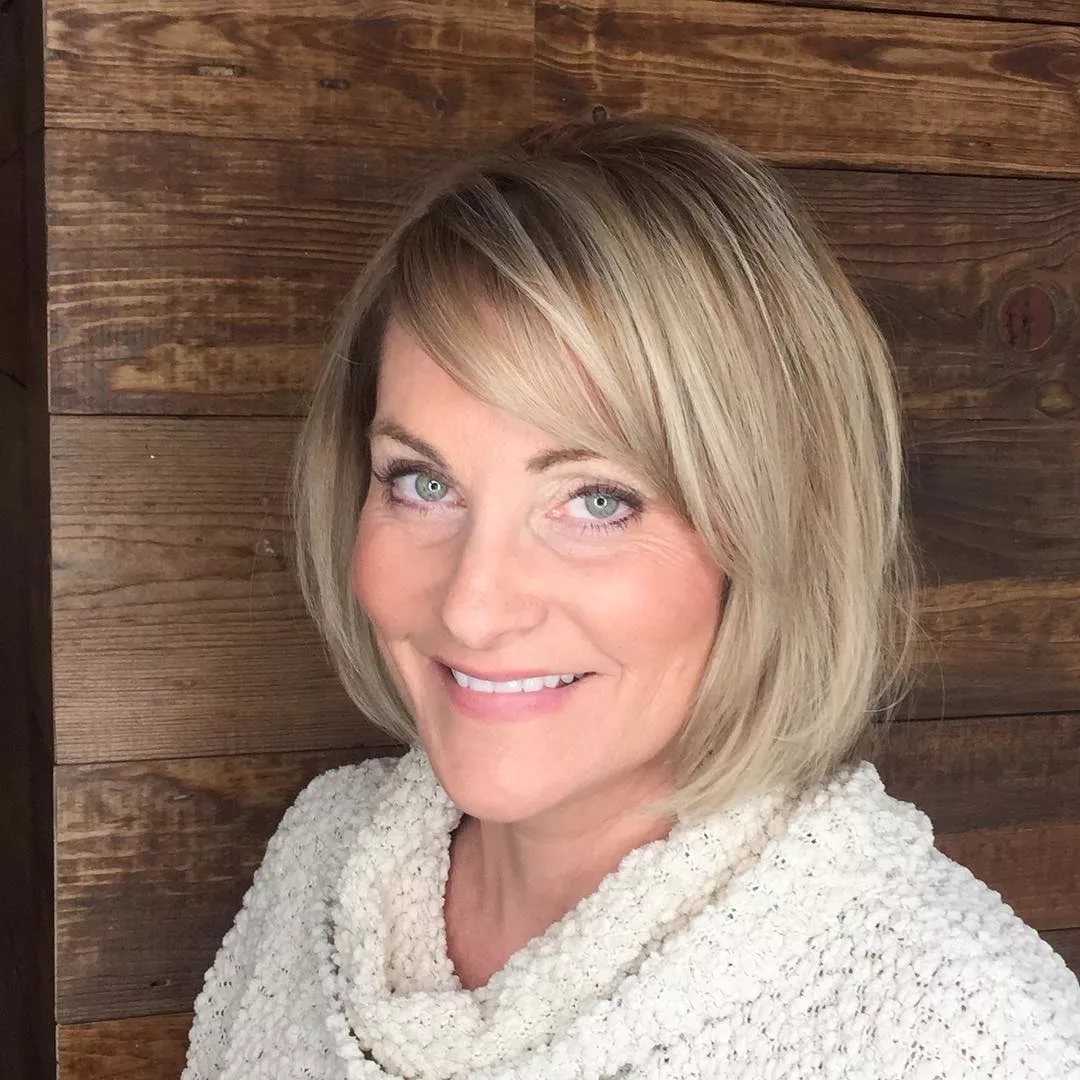 Симпатичная женщина 50 лет