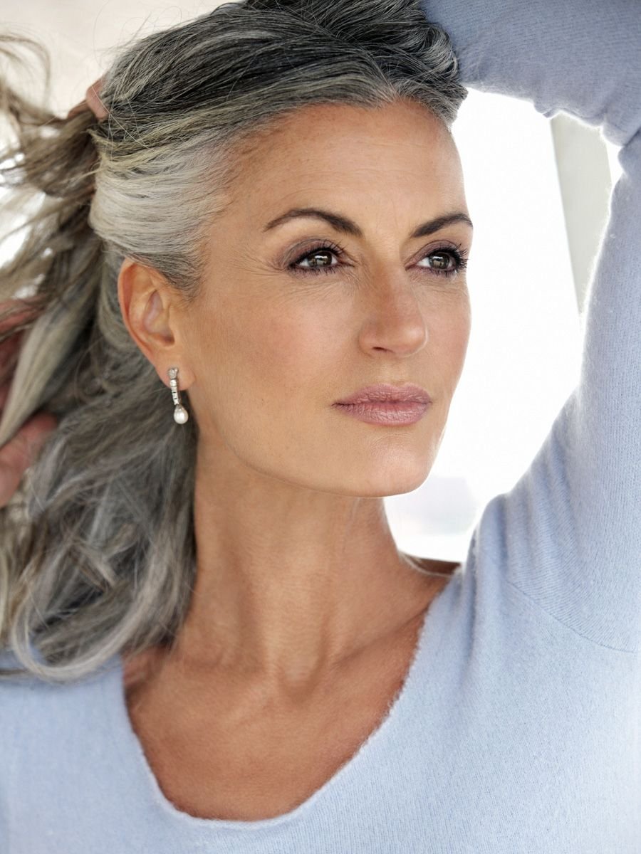 Женщины с седыми волосами