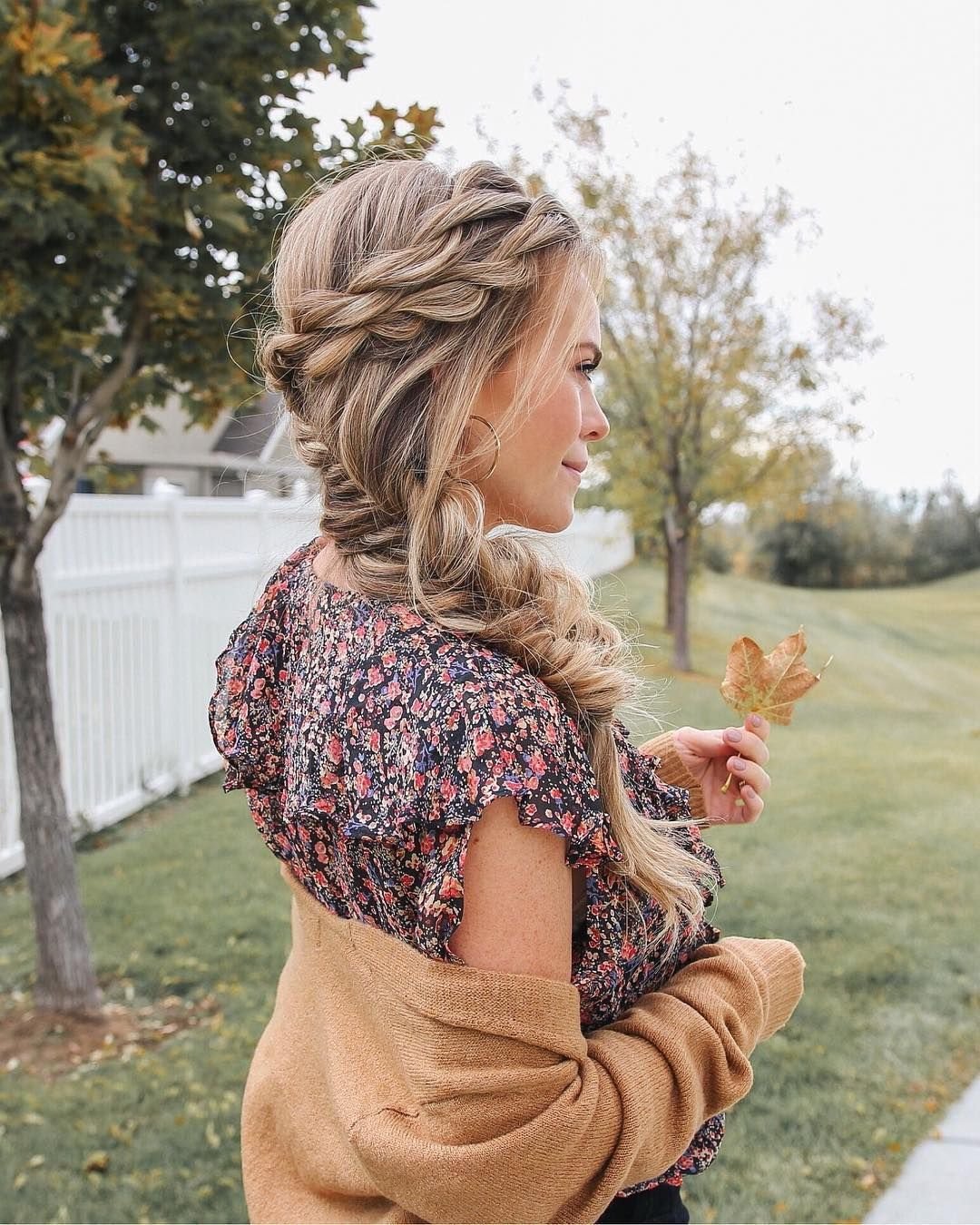 Прическа объемная коса на бок