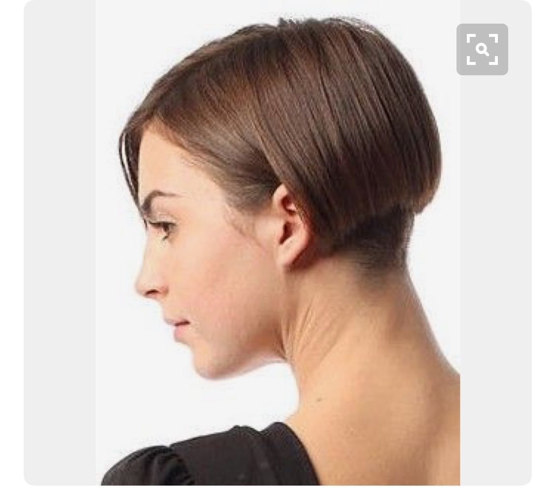 Стрижка до мочек ушей женская