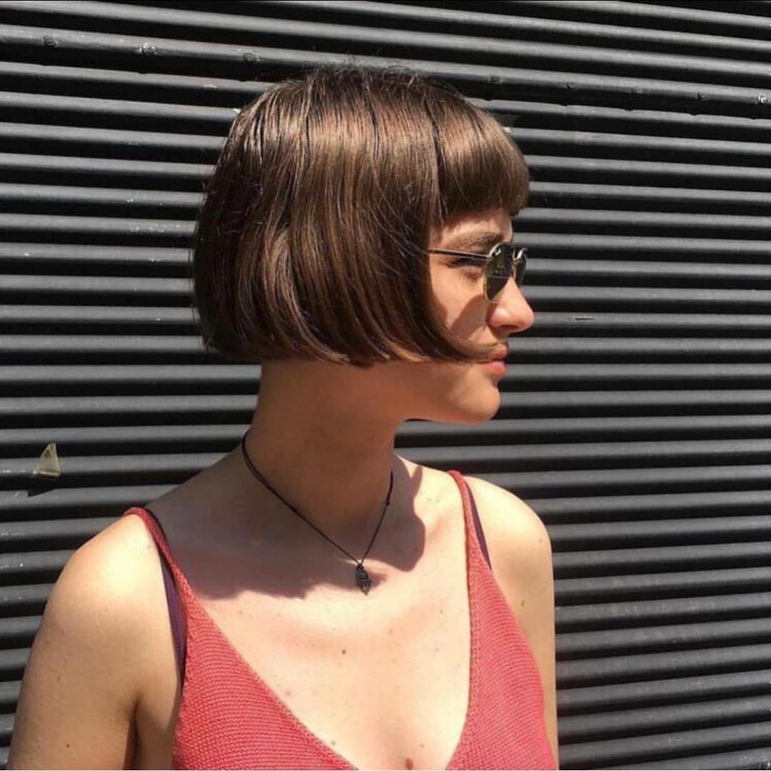 Стрижка каре до ушей