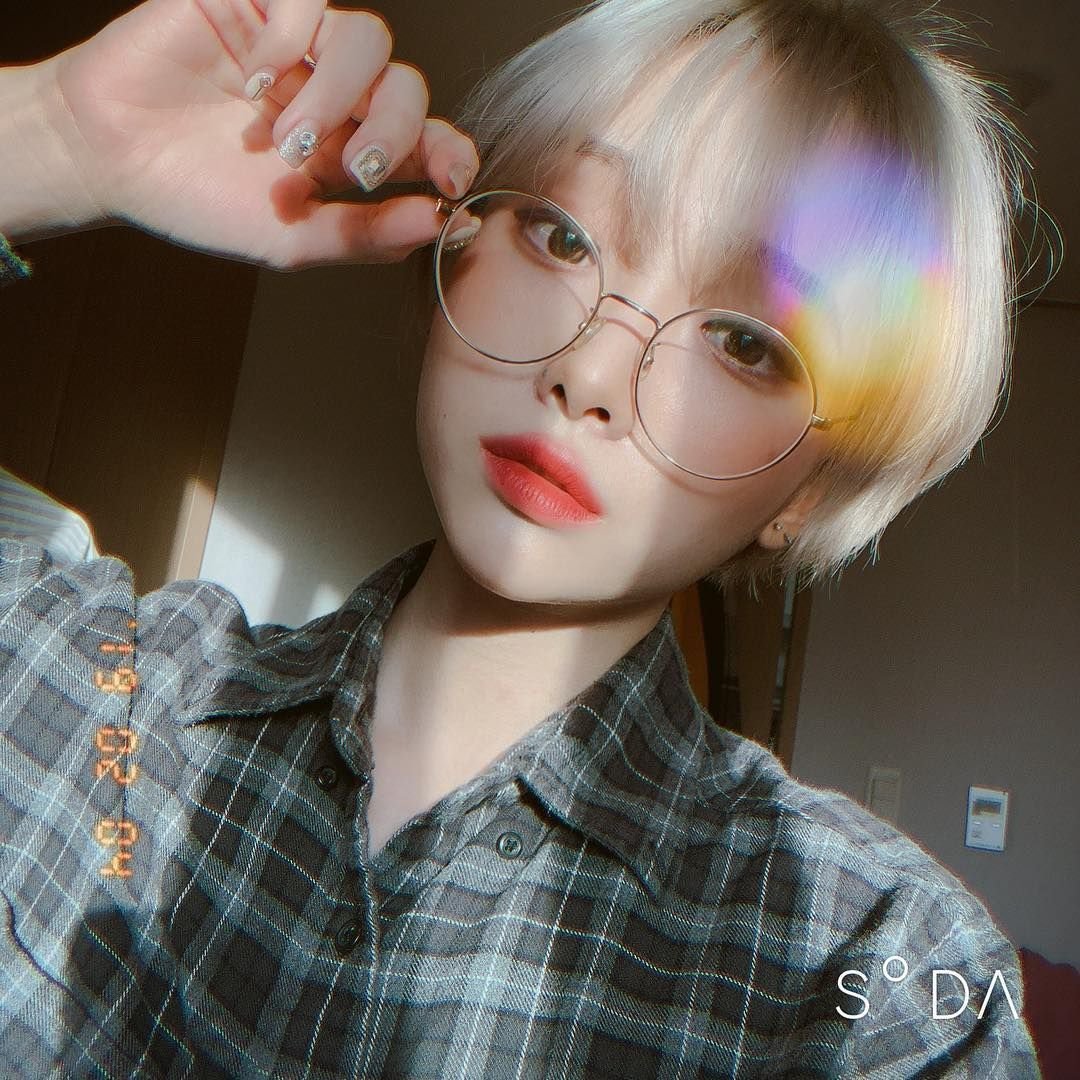 Каре на ламинированные волосы с челкой