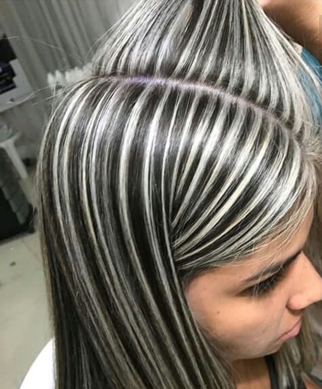 Тонкое мелирование на темные волосы