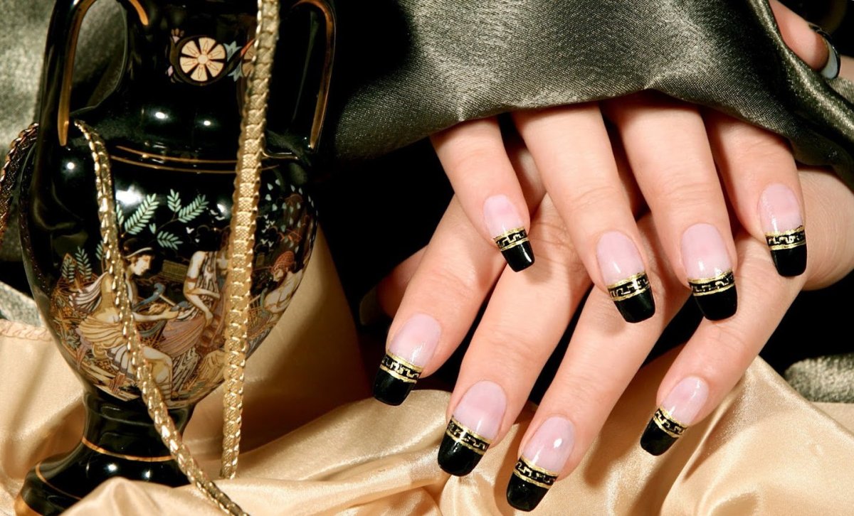 Красивый черный френч