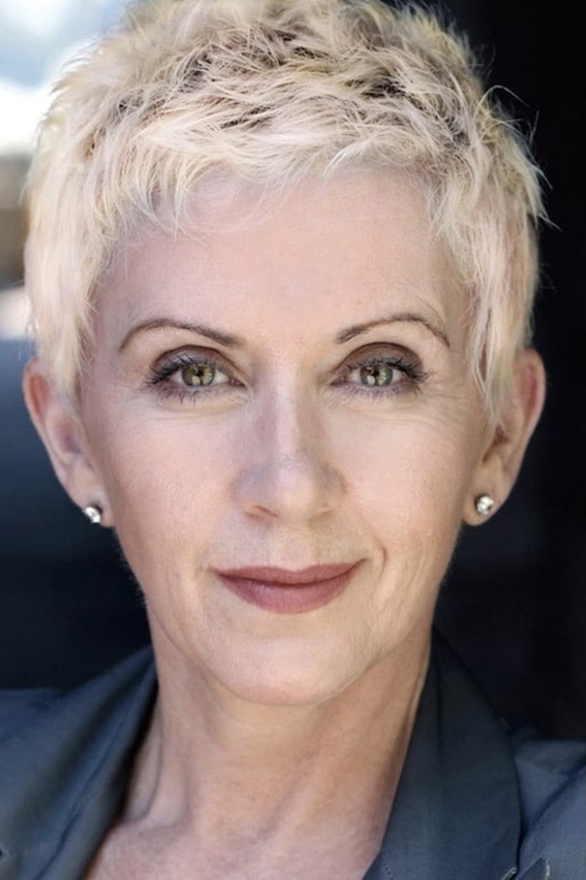 Джуди Денч стрижка