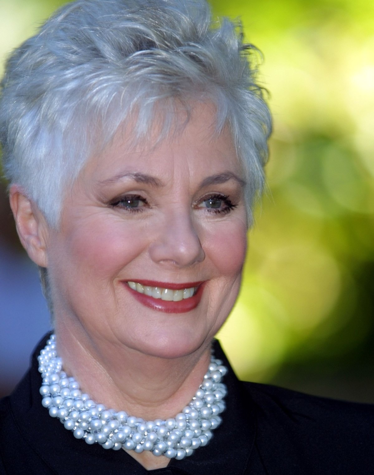 Очень короткие стрижки для седых волос