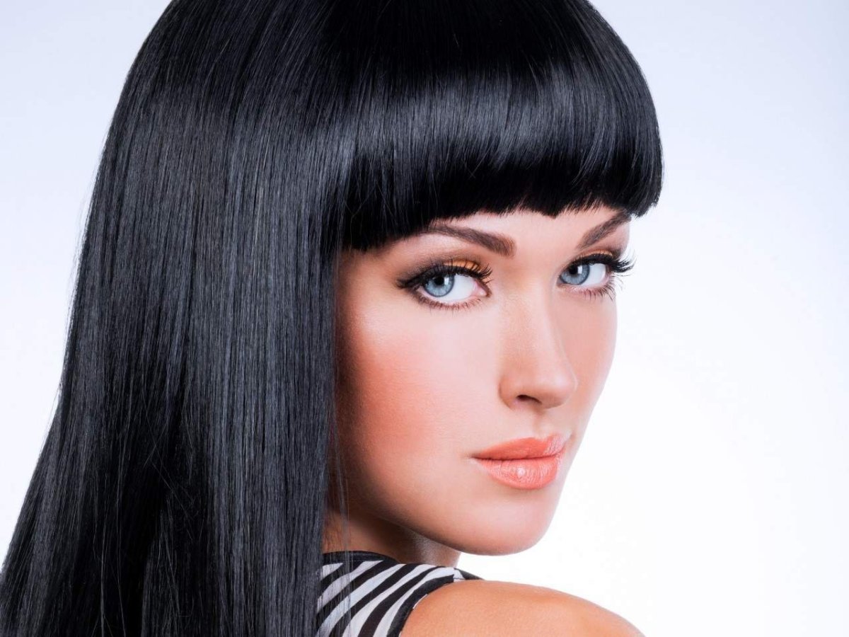 Стрижки с дугообразной челкой