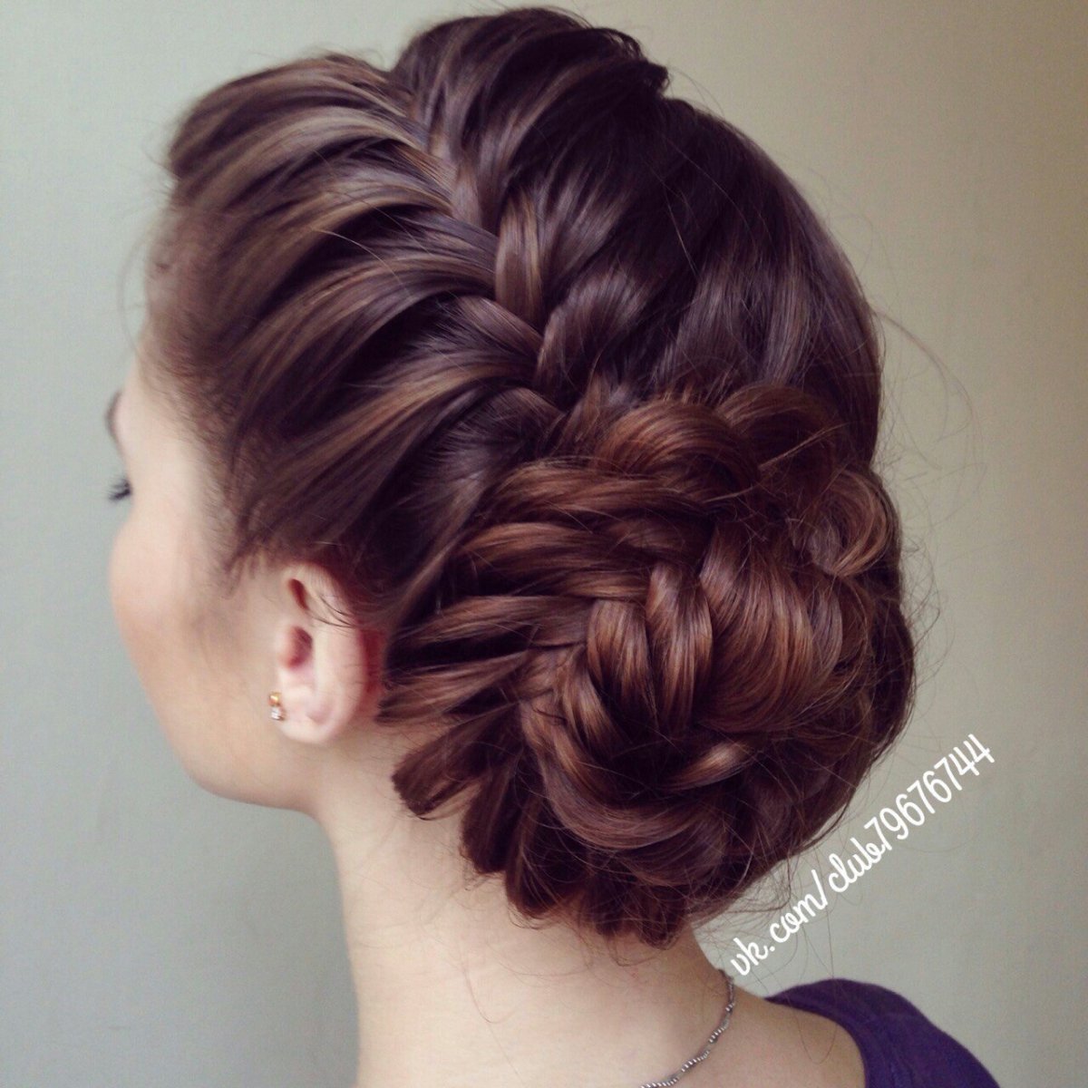 Пучок с косами на длинные волосы