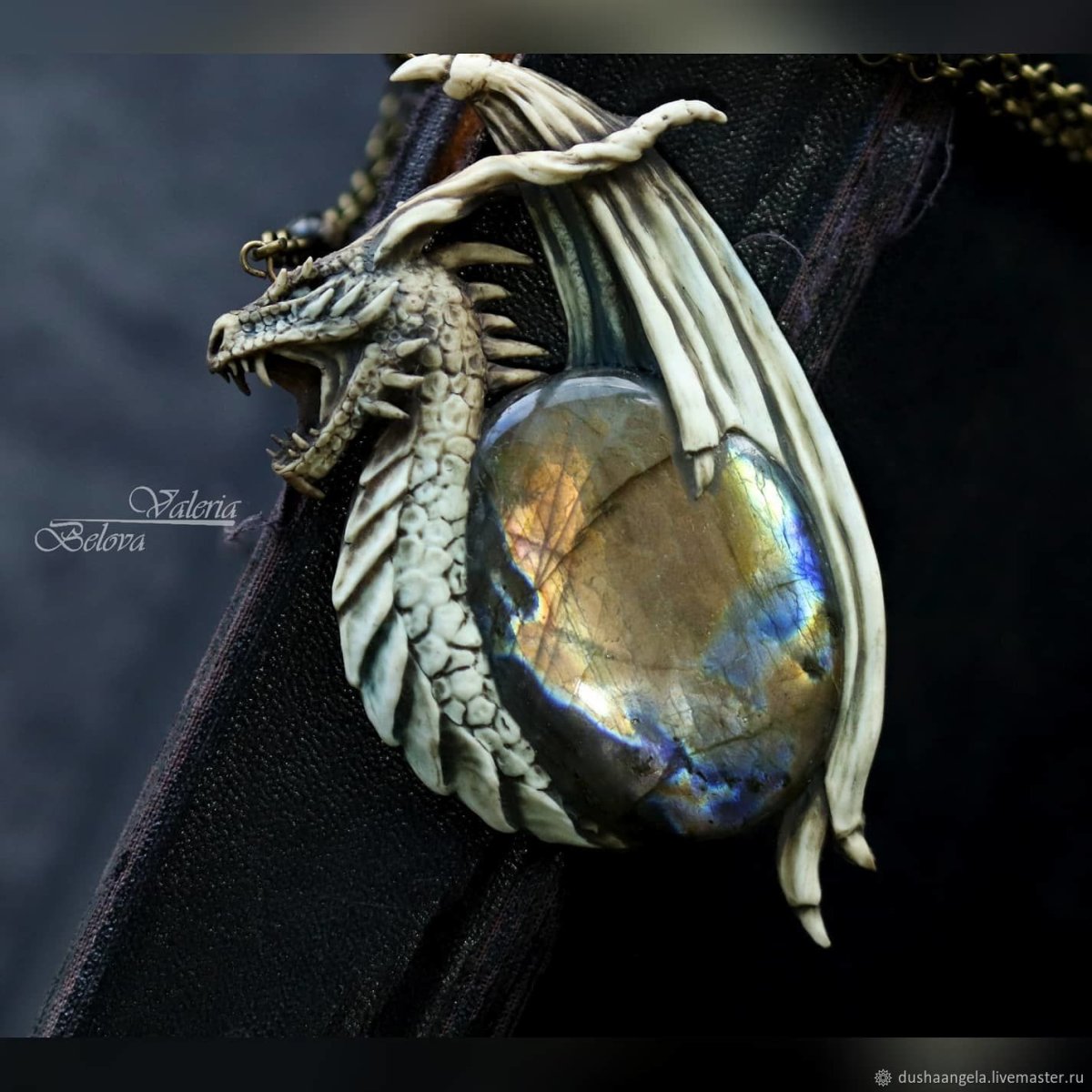 Дракон Ювелирное украшение